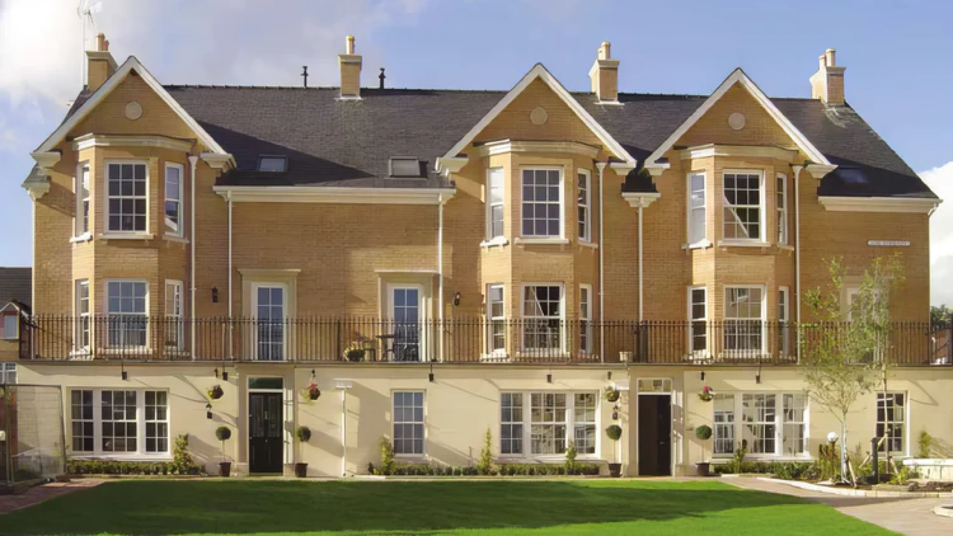 EurosashImpressiveHouse