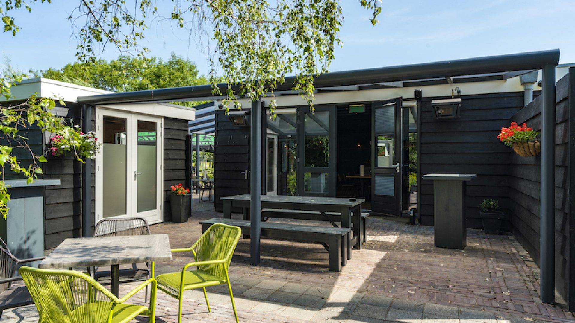 Nebbiolo Veranda Glass Room